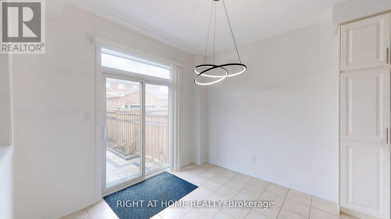 5592 Meadowcrest Avenue, Mississauga, Ontario  L5M 0N1 - Photo 14 - W12615832