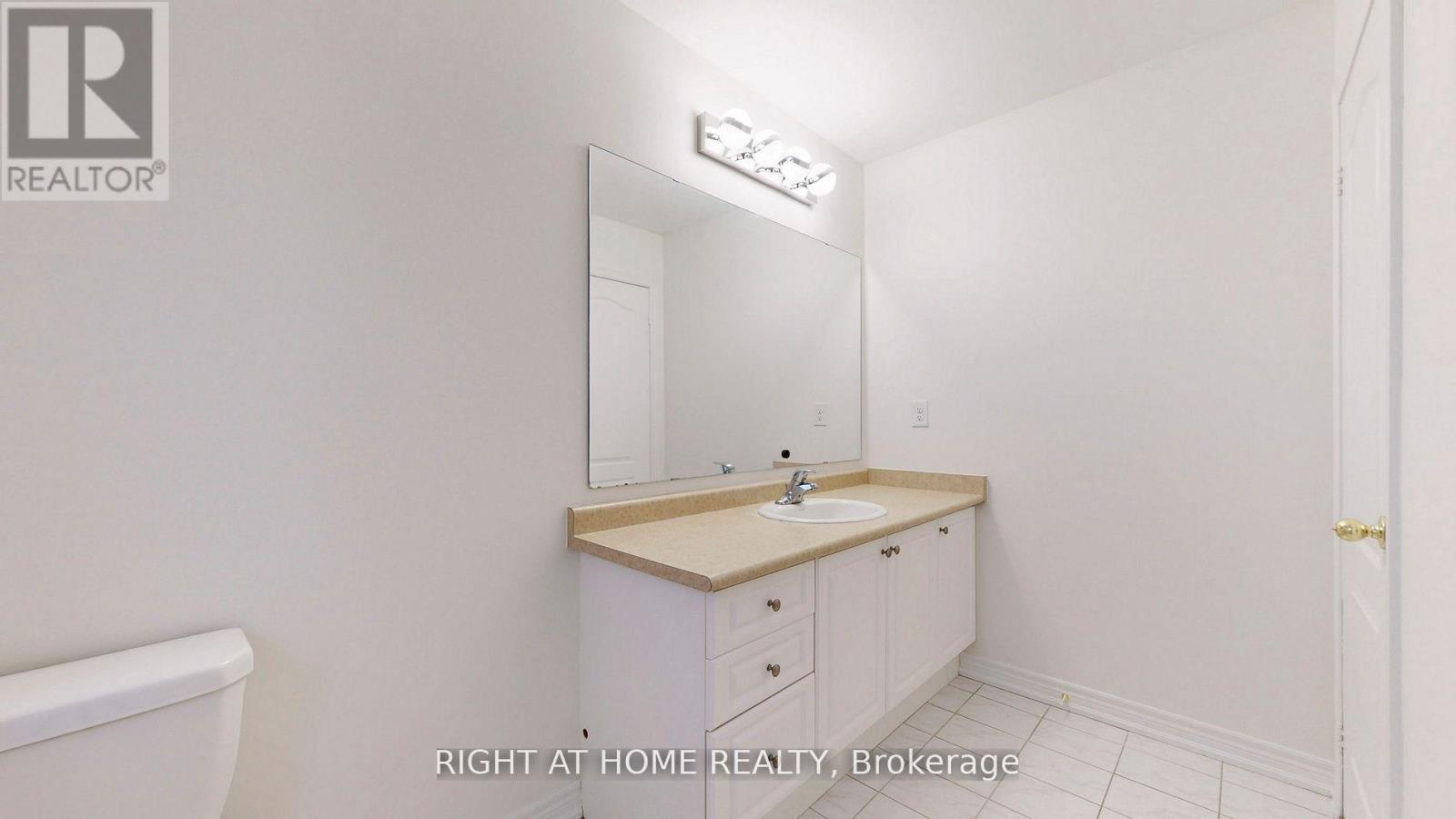 5592 Meadowcrest Avenue, Mississauga, Ontario  L5M 0N1 - Photo 43 - W12615832