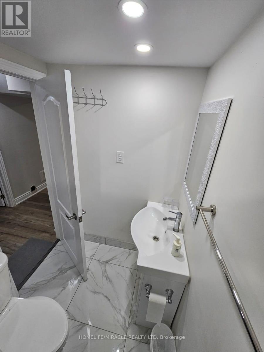 40 Judith Crescent, Brampton, Ontario  L6S 3J4 - Photo 10 - W12615856