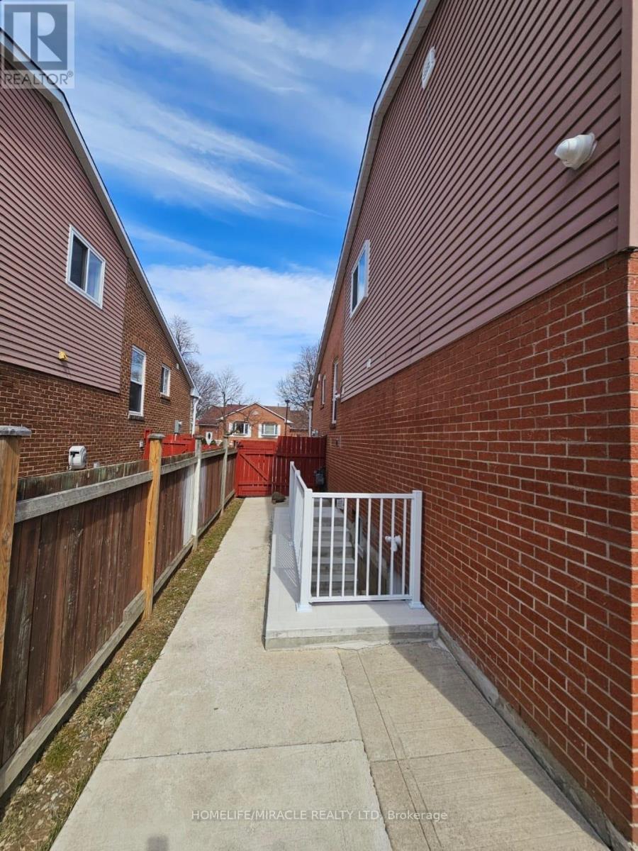 40 Judith Crescent, Brampton, Ontario  L6S 3J4 - Photo 14 - W12615856