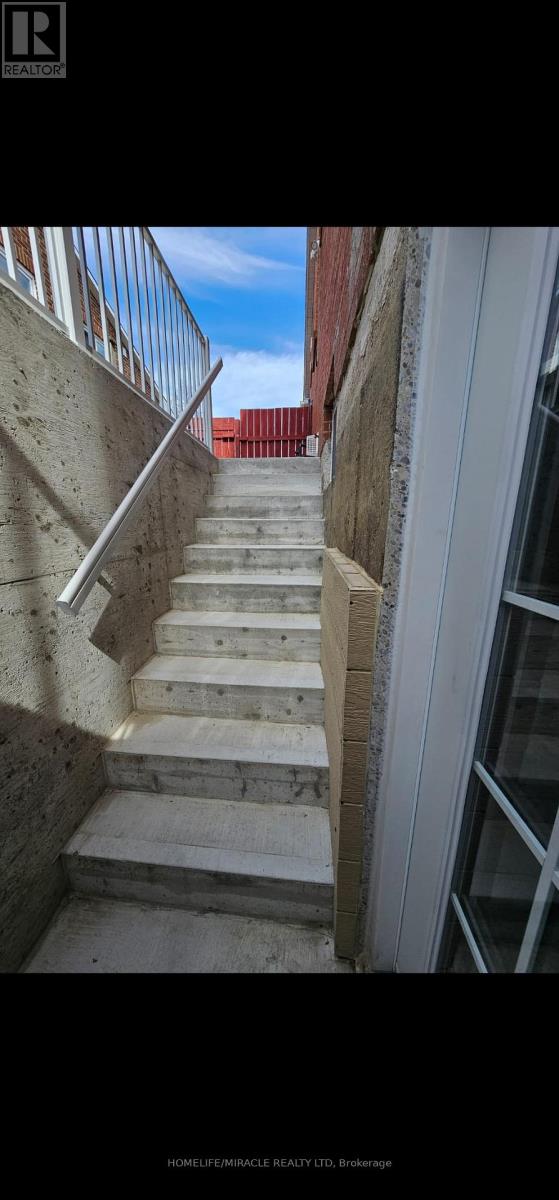 40 Judith Crescent, Brampton, Ontario  L6S 3J4 - Photo 2 - W12615856