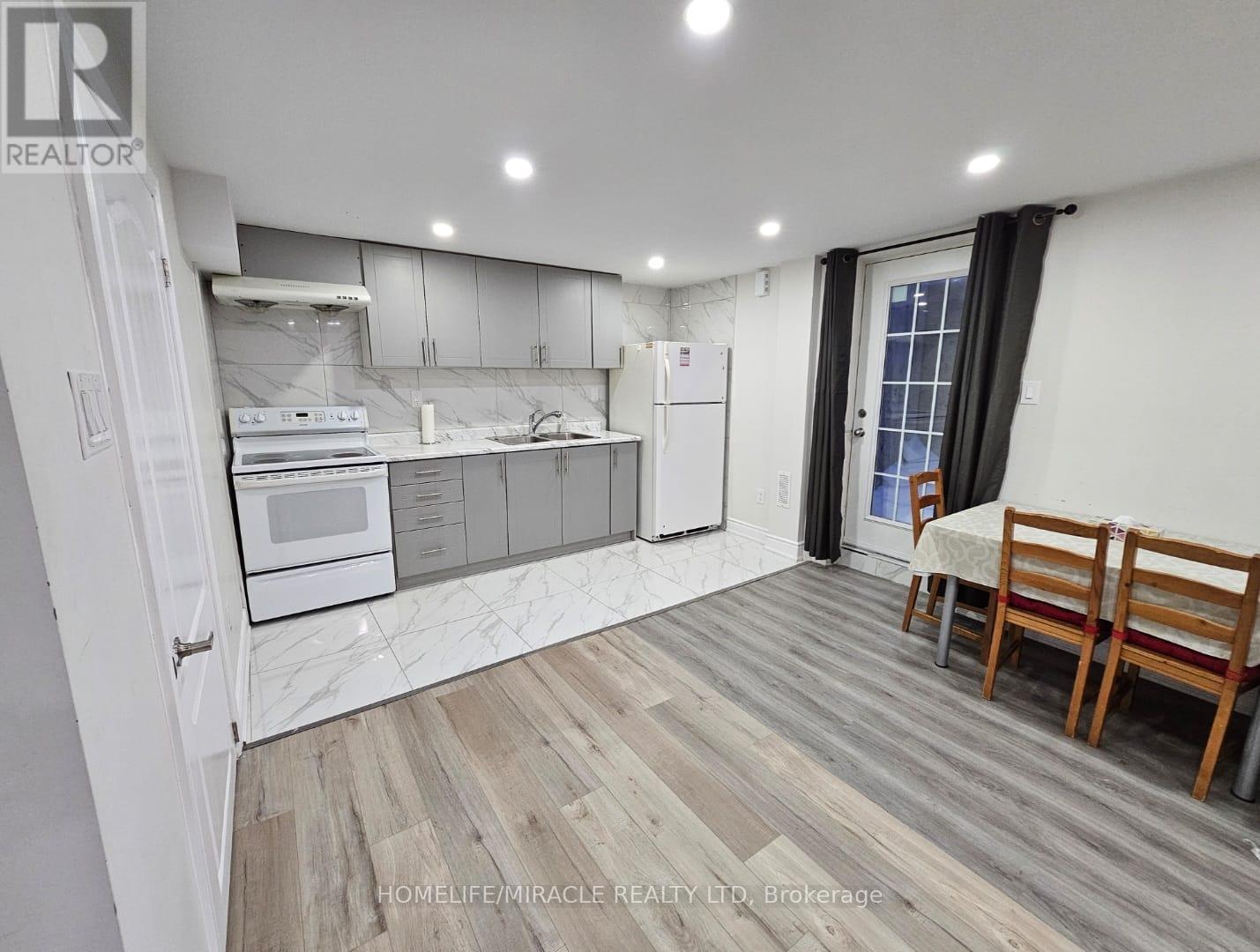 40 Judith Crescent, Brampton, Ontario  L6S 3J4 - Photo 6 - W12615856