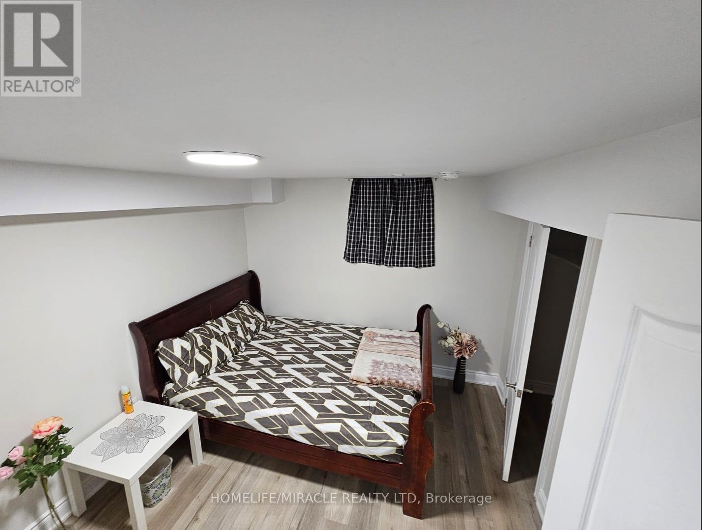 40 Judith Crescent, Brampton, Ontario  L6S 3J4 - Photo 9 - W12615856