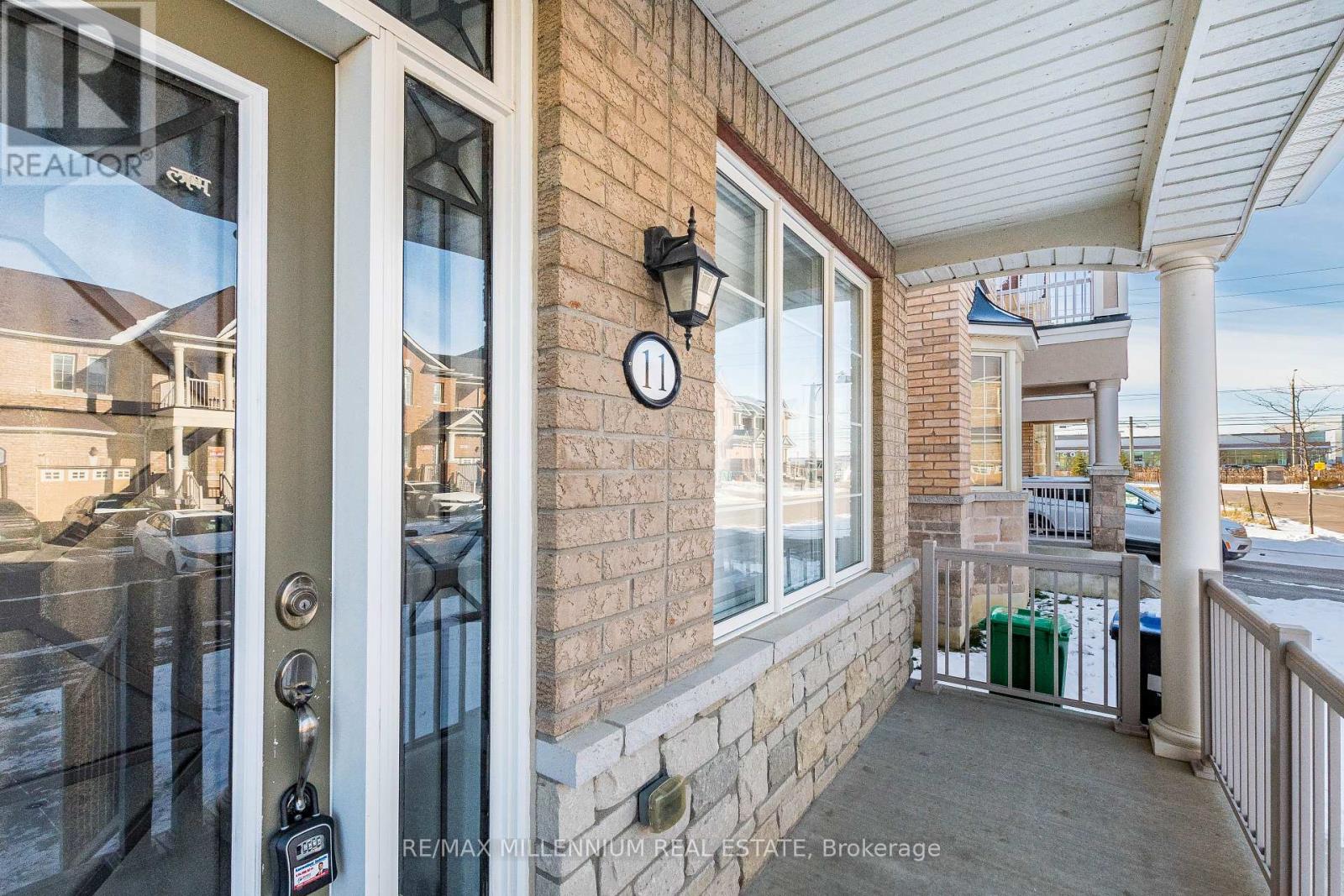 11 Spokanne Street, Brampton, Ontario  L6R 4A2 - Photo 4 - W12615892