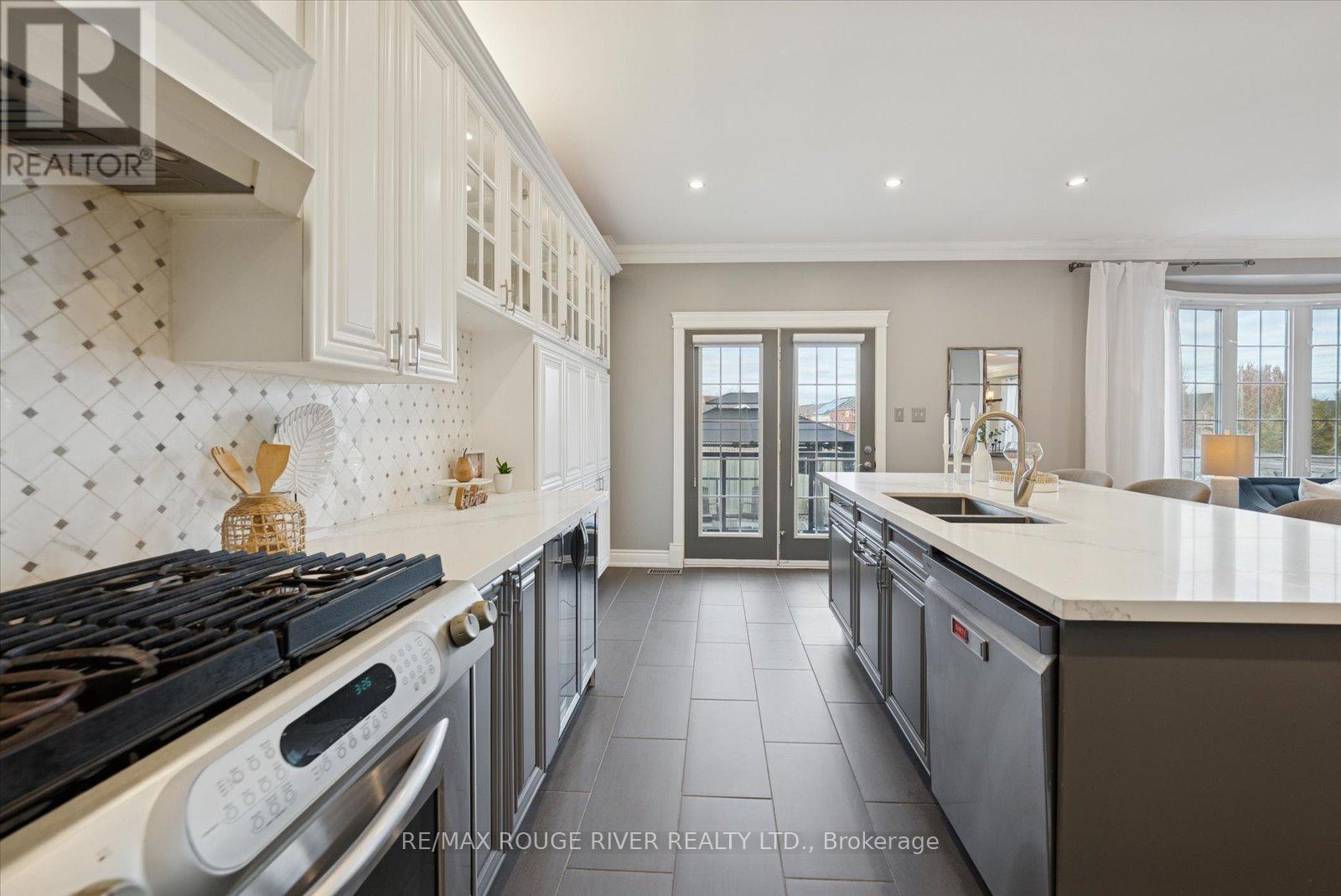 15 Eastgate Circle, Whitby, Ontario  L1M 2N3 - Photo 11 - E12615974