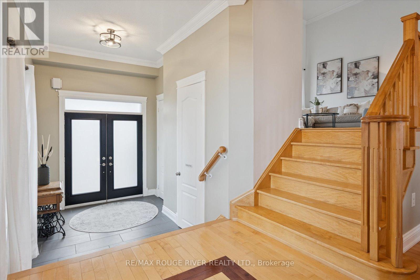 15 Eastgate Circle, Whitby, Ontario  L1M 2N3 - Photo 3 - E12615974