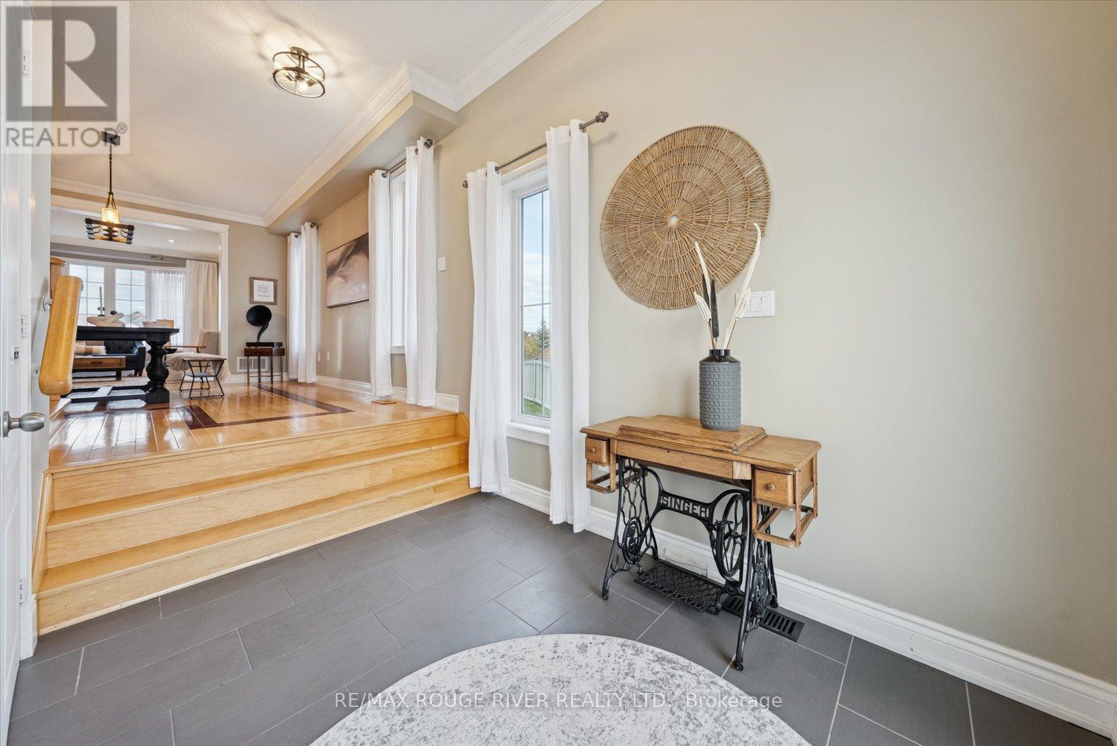 15 Eastgate Circle, Whitby, Ontario  L1M 2N3 - Photo 4 - E12615974