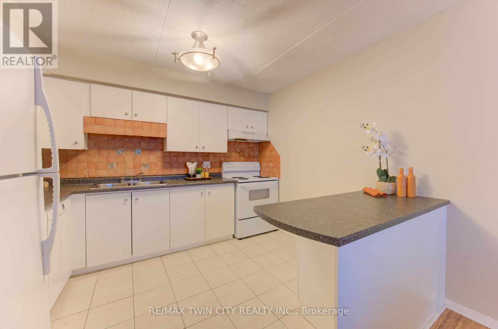 50 - 3085 Kingsway Drive, Waterloo, Ontario  N2C 2P2 - Photo 10 - X12615798