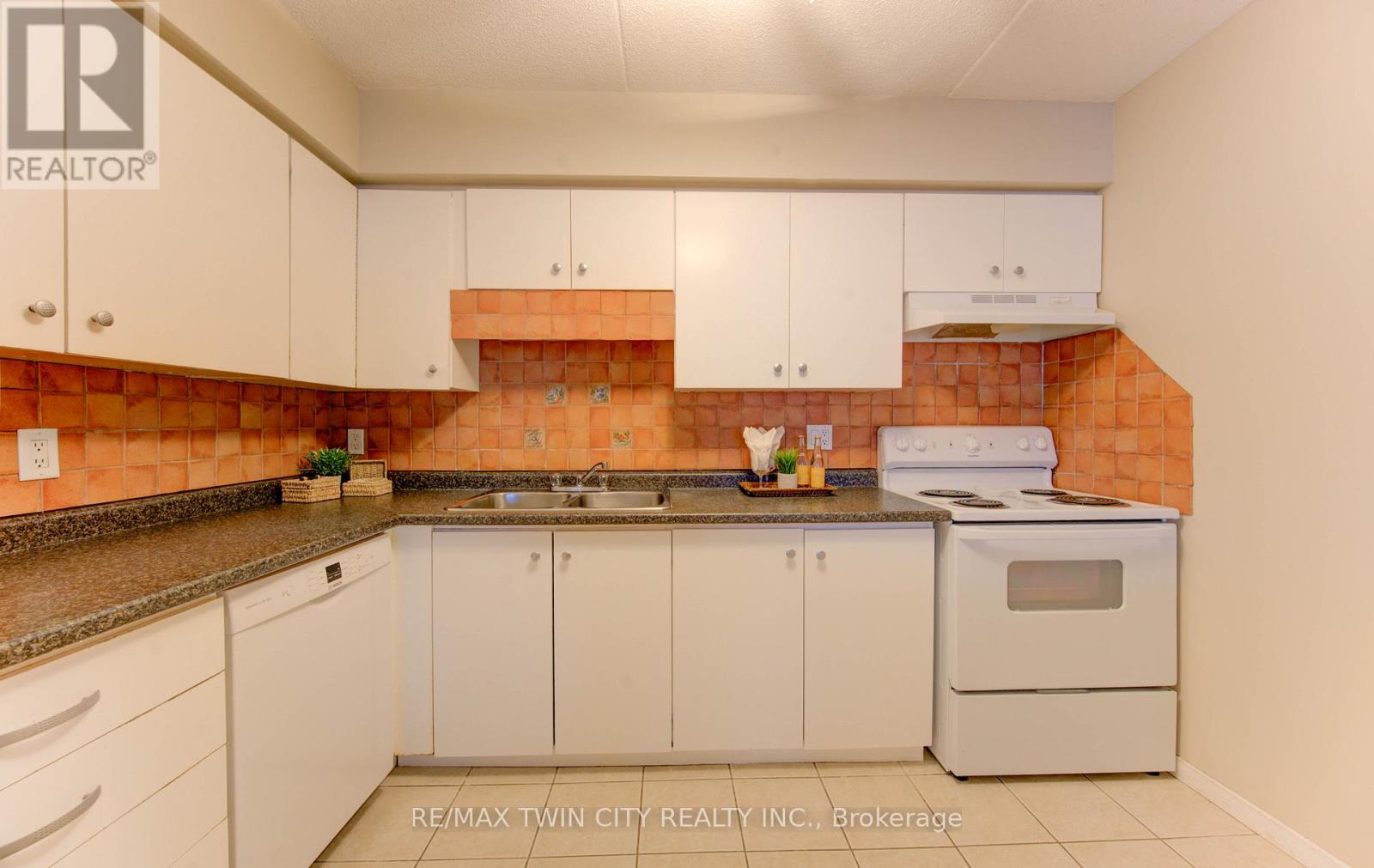 50 - 3085 Kingsway Drive, Waterloo, Ontario  N2C 2P2 - Photo 13 - X12615798