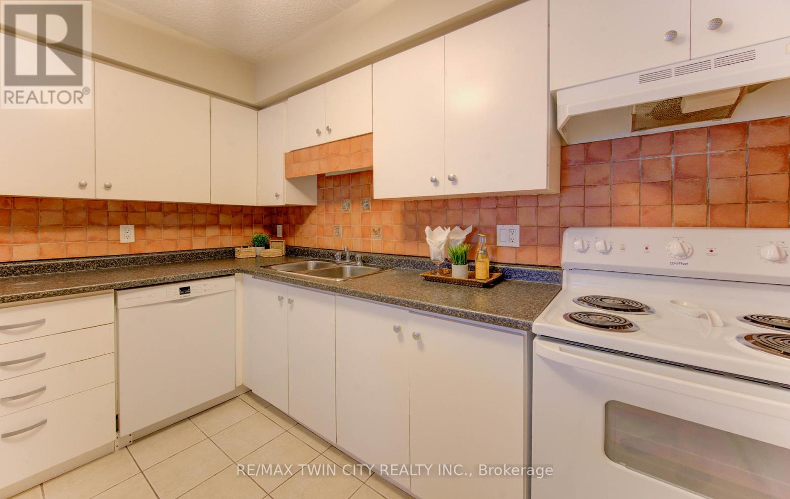 50 - 3085 Kingsway Drive, Waterloo, Ontario  N2C 2P2 - Photo 14 - X12615798