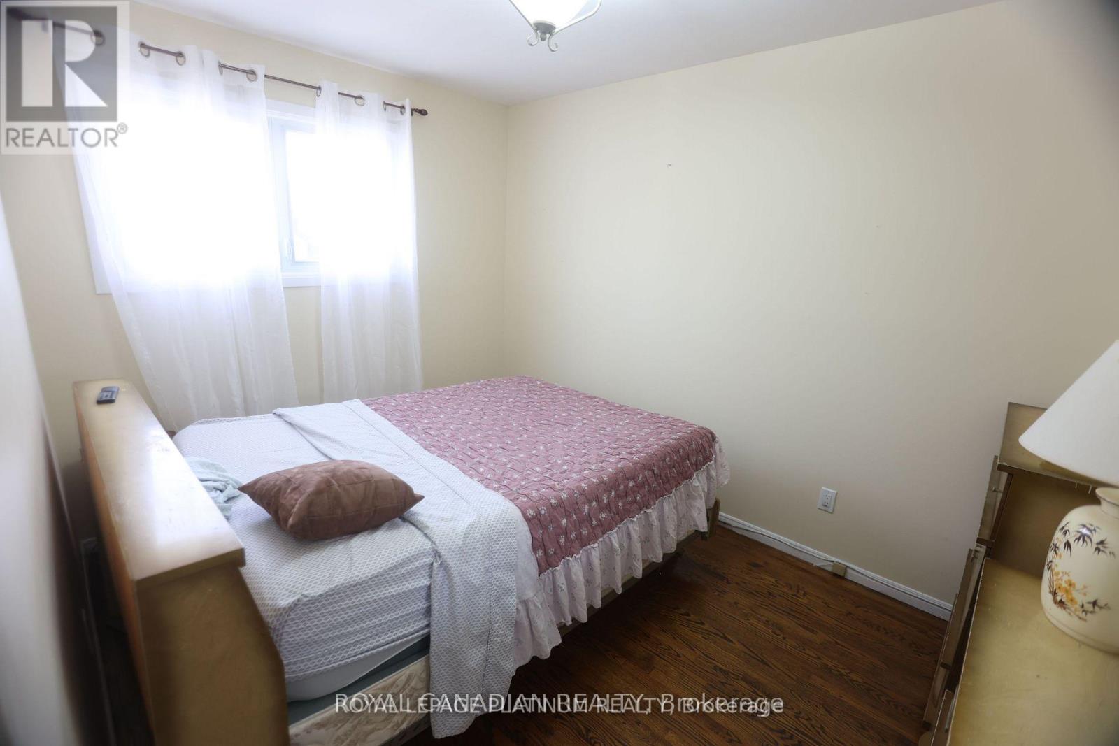 77 Culver Crescent, London East, Ontario  N5V 3G3 - Photo 4 - X12615800