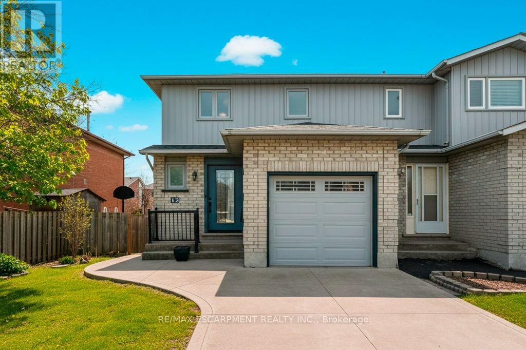 12 METEOR BOULEVARD, Hamilton, Ontario