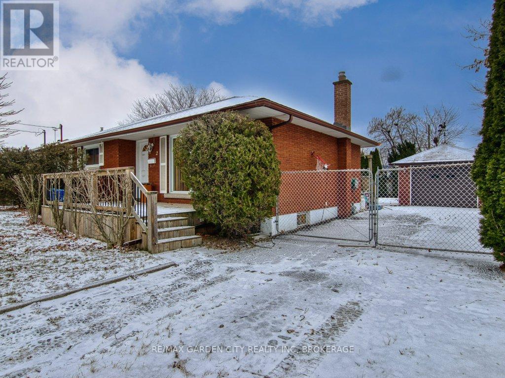 2 Sikorski Avenue, St. Catharines, Ontario  L2M 5W7 - Photo 3 - X12615958
