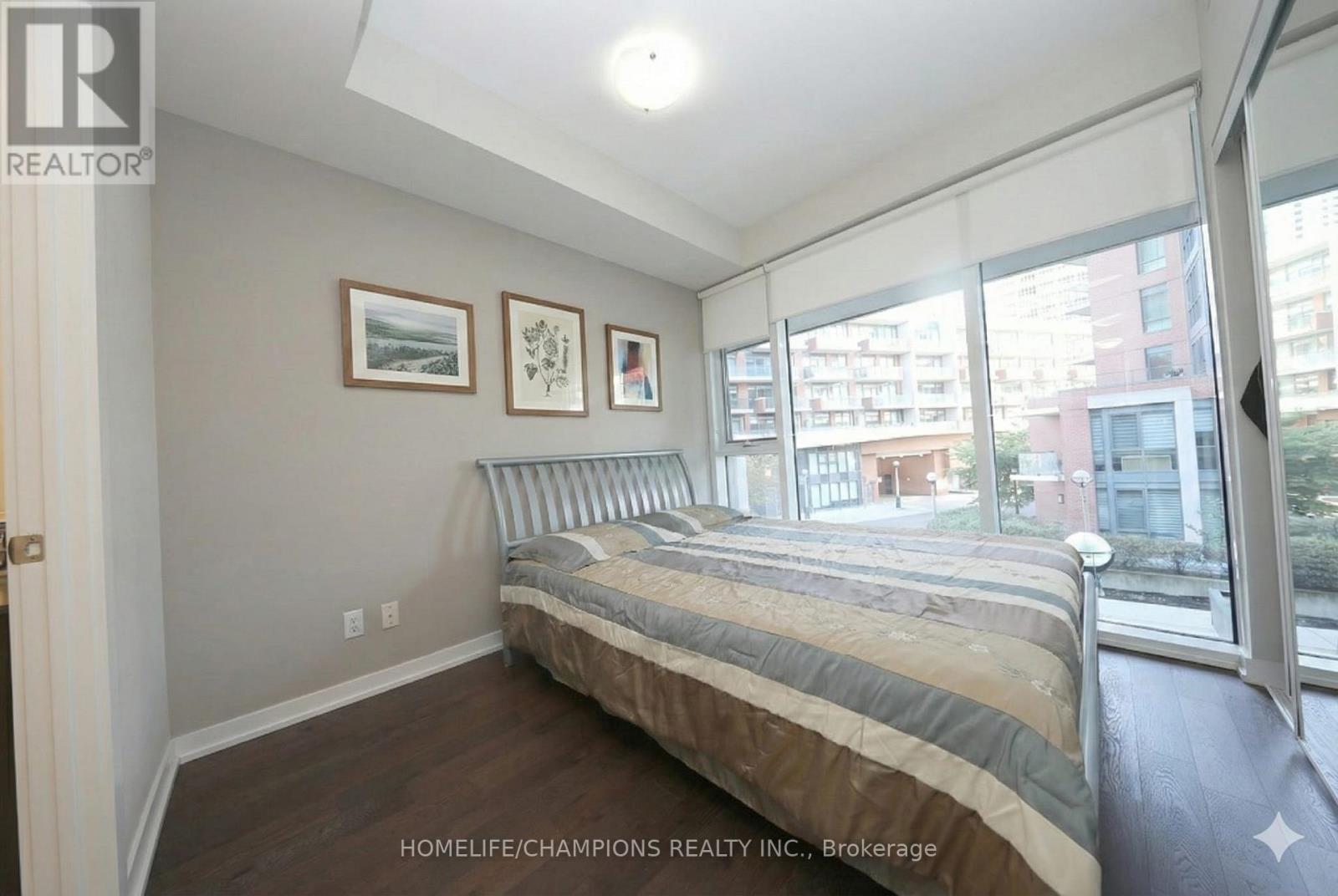 Th10 - 20 Bruyeres Mews, Toronto, Ontario  M5V 0G8 - Photo 15 - C12514206