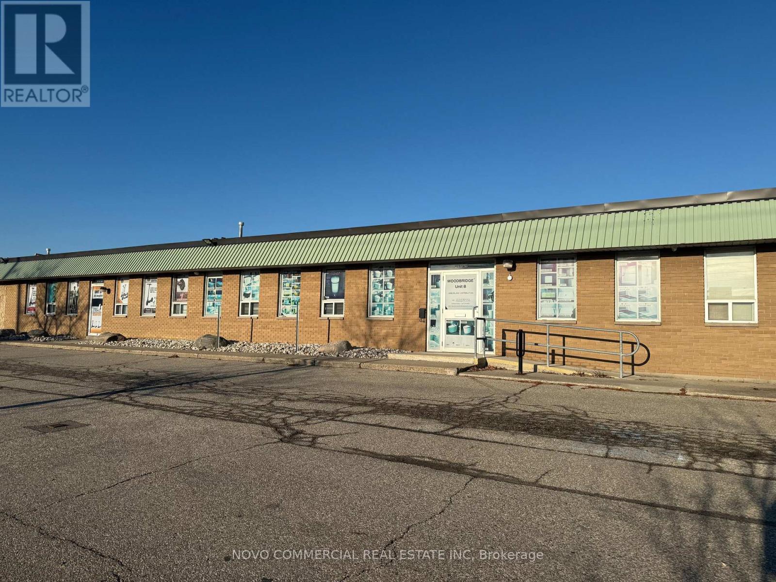 B - 615 Orwell Street, Mississauga, Ontario L5A 2W4 - Photo 3 - W12537494