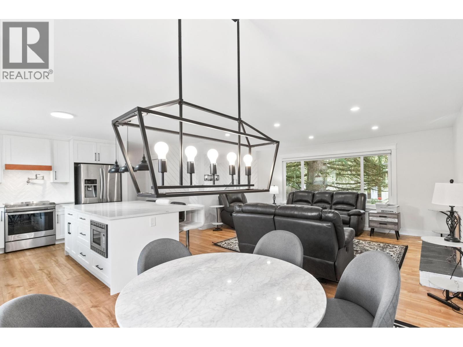 21099 Berry Avenue, Maple Ridge, British Columbia  V2X 7V3 - Photo 13 - R3073056