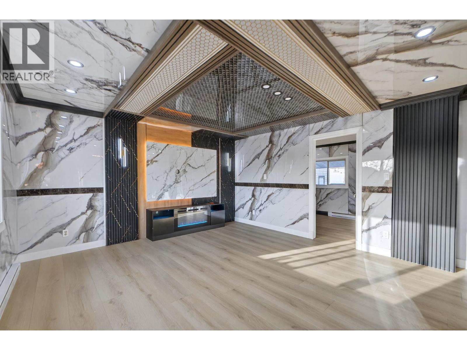 803 Ewen Avenue, New Westminster, British Columbia  V3M 5C6 - Photo 3 - R3073088