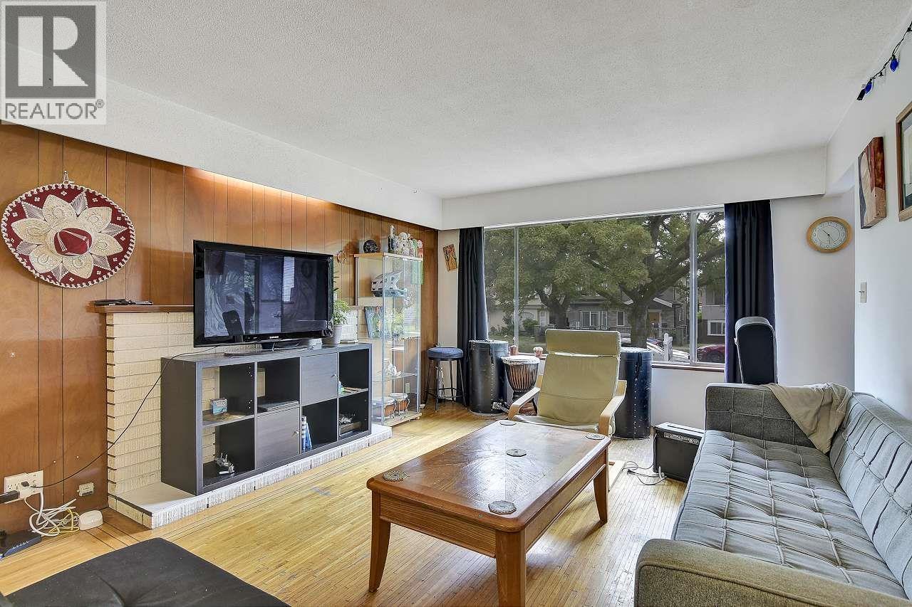 2149 E 32nd Avenue, Vancouver, British Columbia  V5N 3C1 - Photo 2 - R3072697