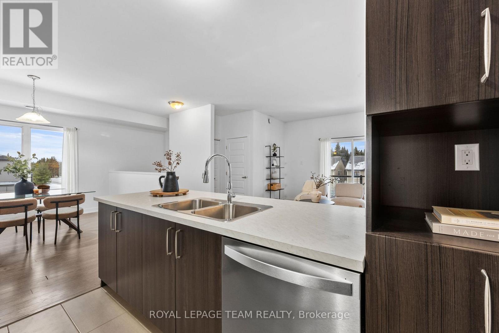 6 - 251 Capri Avenue, Russell, Ontario  K0A 1W0 - Photo 11 - X12616072