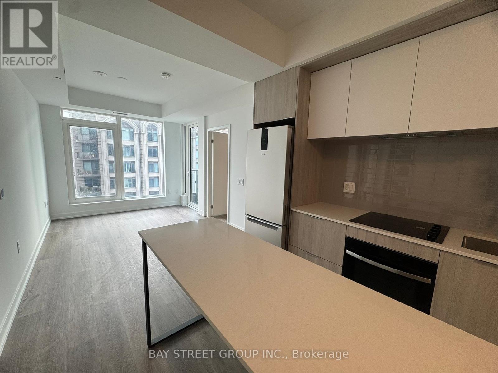 3405 - 395 Square One Drive, Mississauga, Ontario  L5B 0P6 - Photo 4 - W12615916