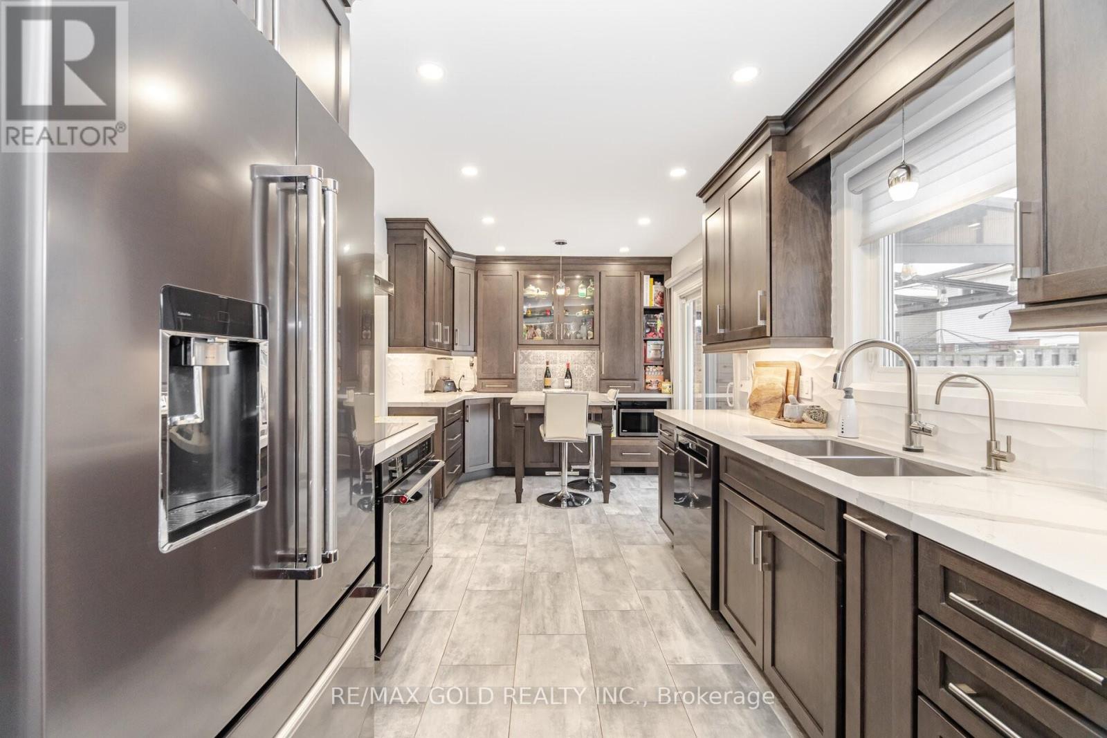 62 Oleander Crescent, Brampton, Ontario  L6Z 2C2 - Photo 8 - W12615962