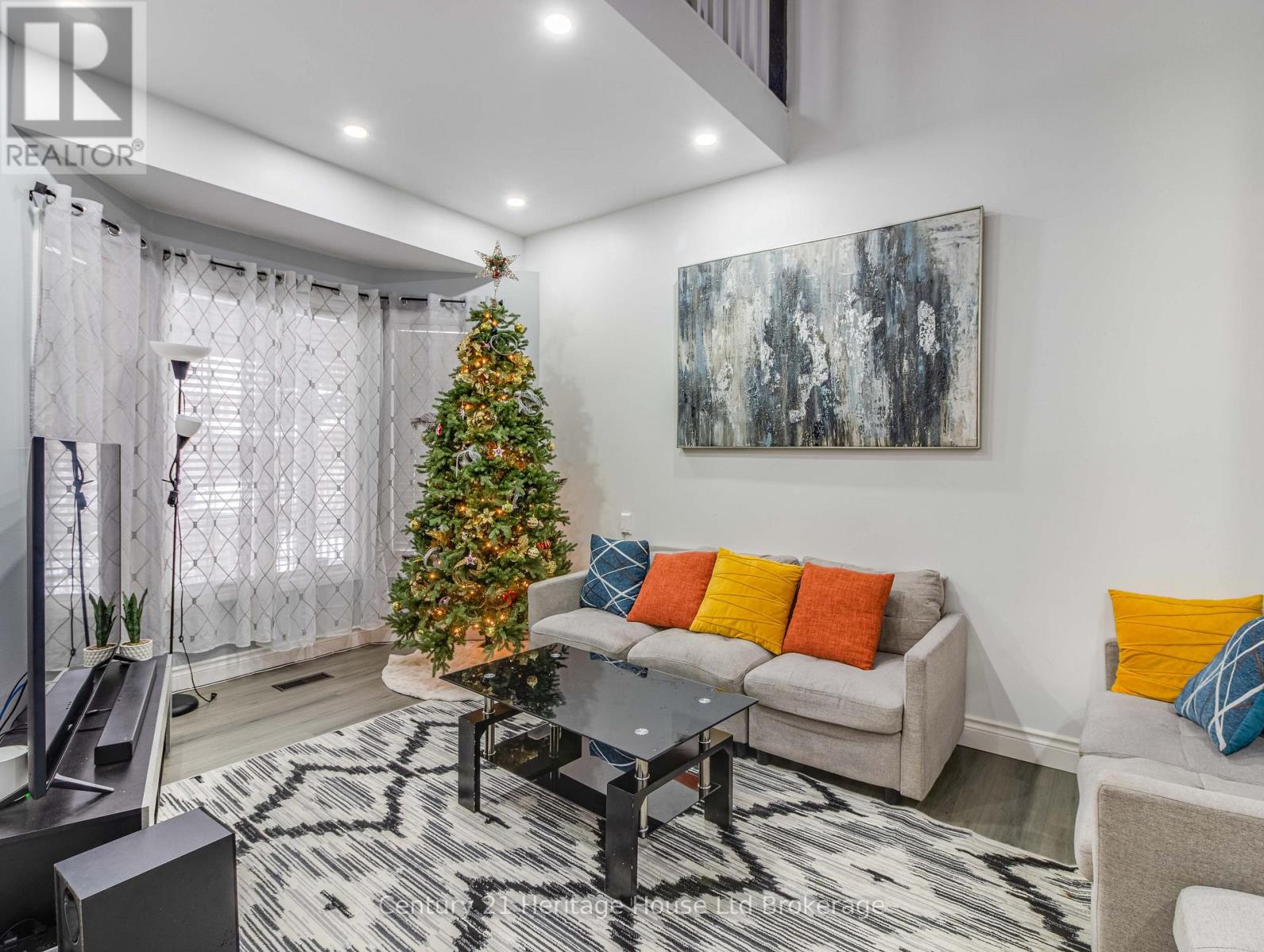 8 Mohican Drive, Woodstock, Ontario  N4T 1H5 - Photo 2 - X12616106