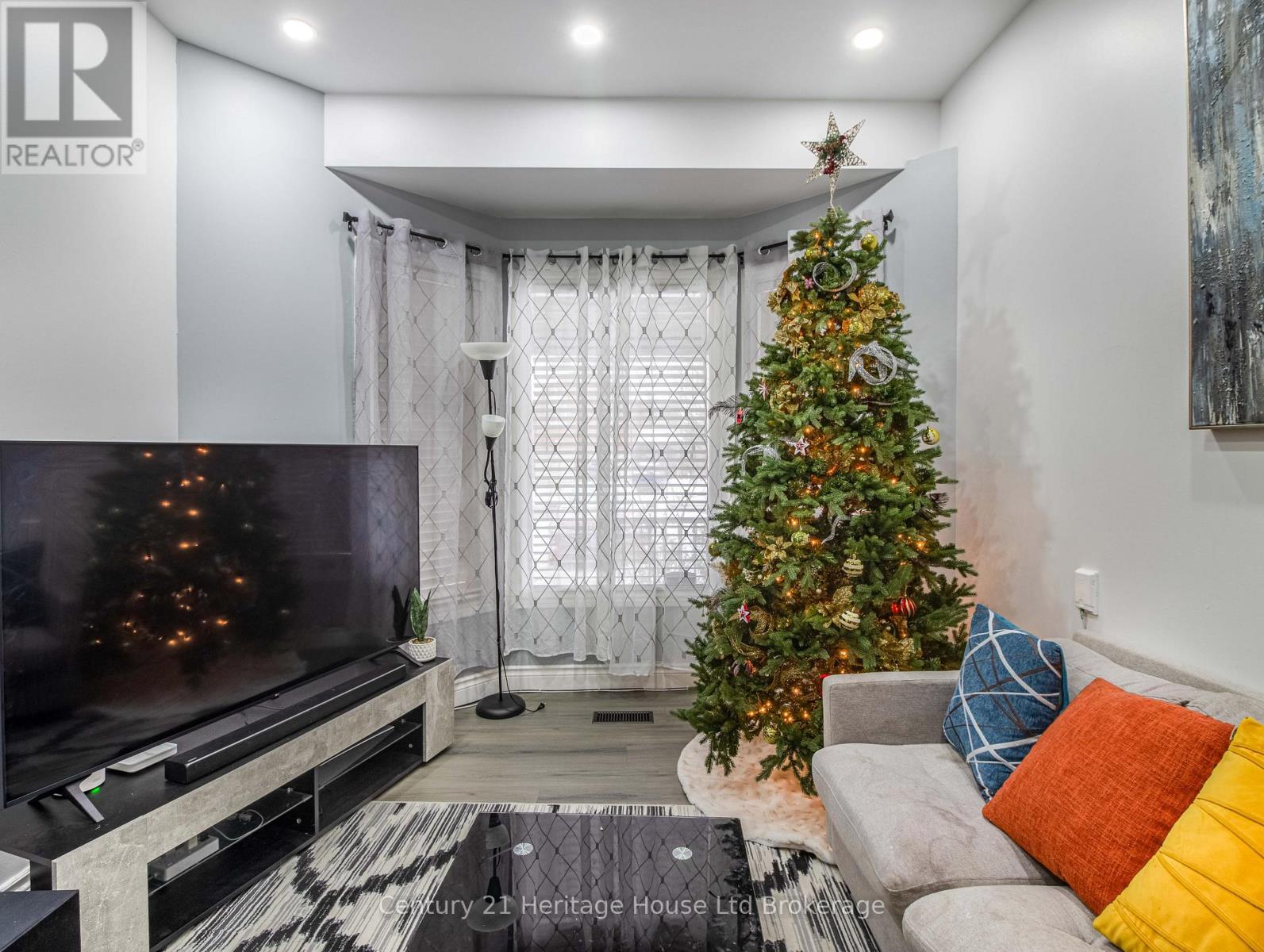 8 Mohican Drive, Woodstock, Ontario  N4T 1H5 - Photo 3 - X12616106