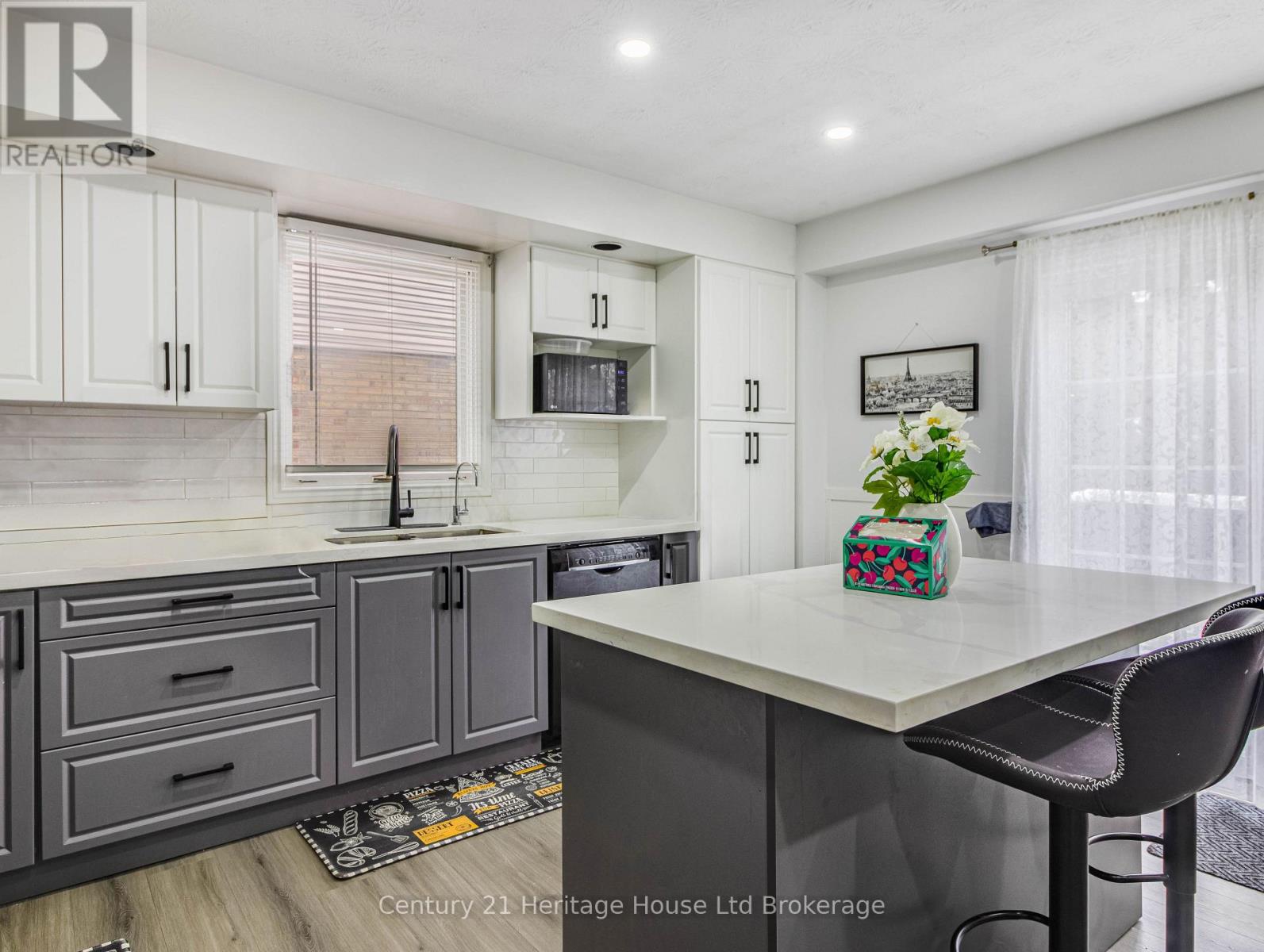 8 Mohican Drive, Woodstock, Ontario  N4T 1H5 - Photo 8 - X12616106