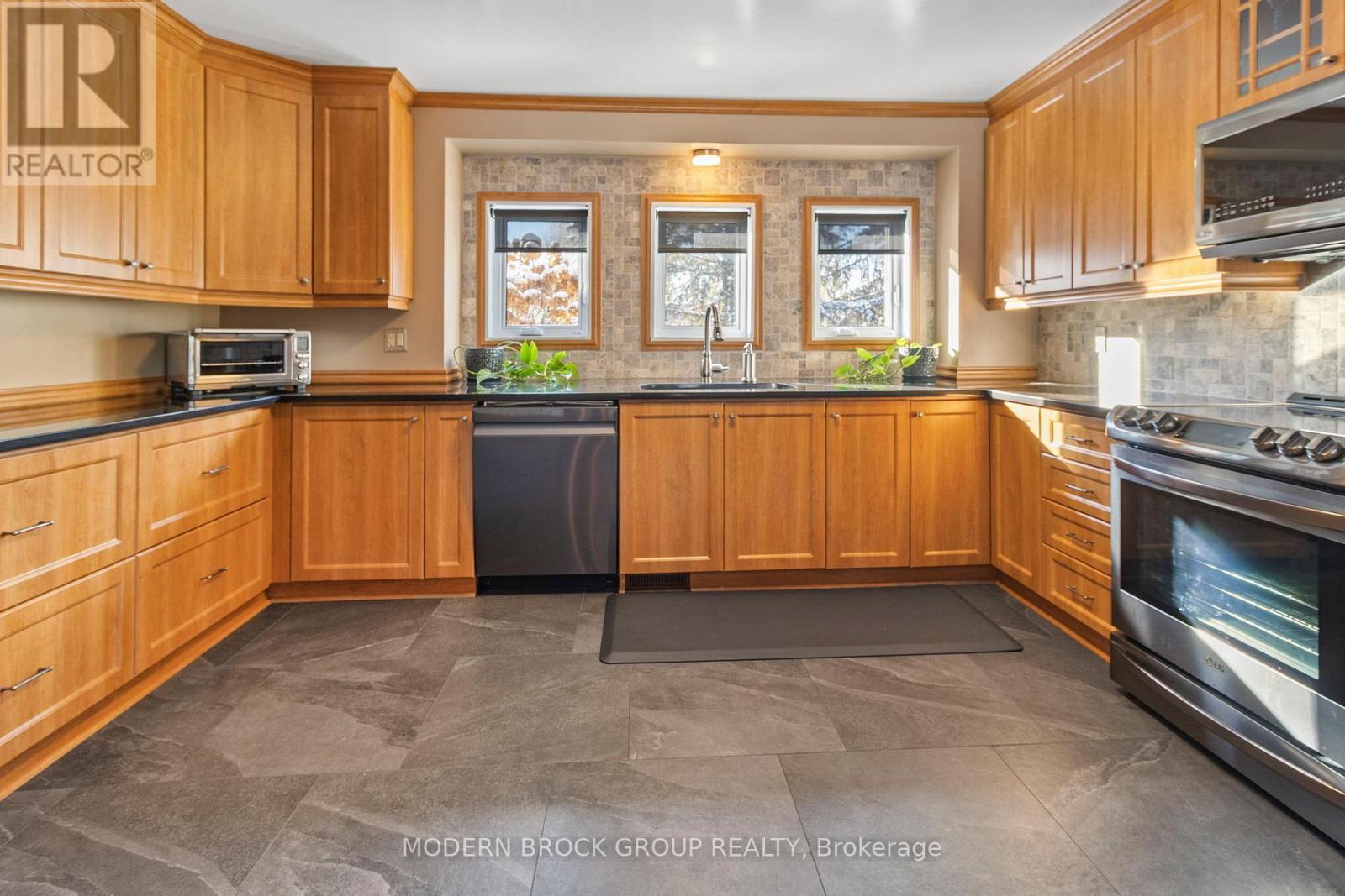 1329 South Gower Drive, North Grenville, Ontario  K0G 1J0 - Photo 10 - X12616070