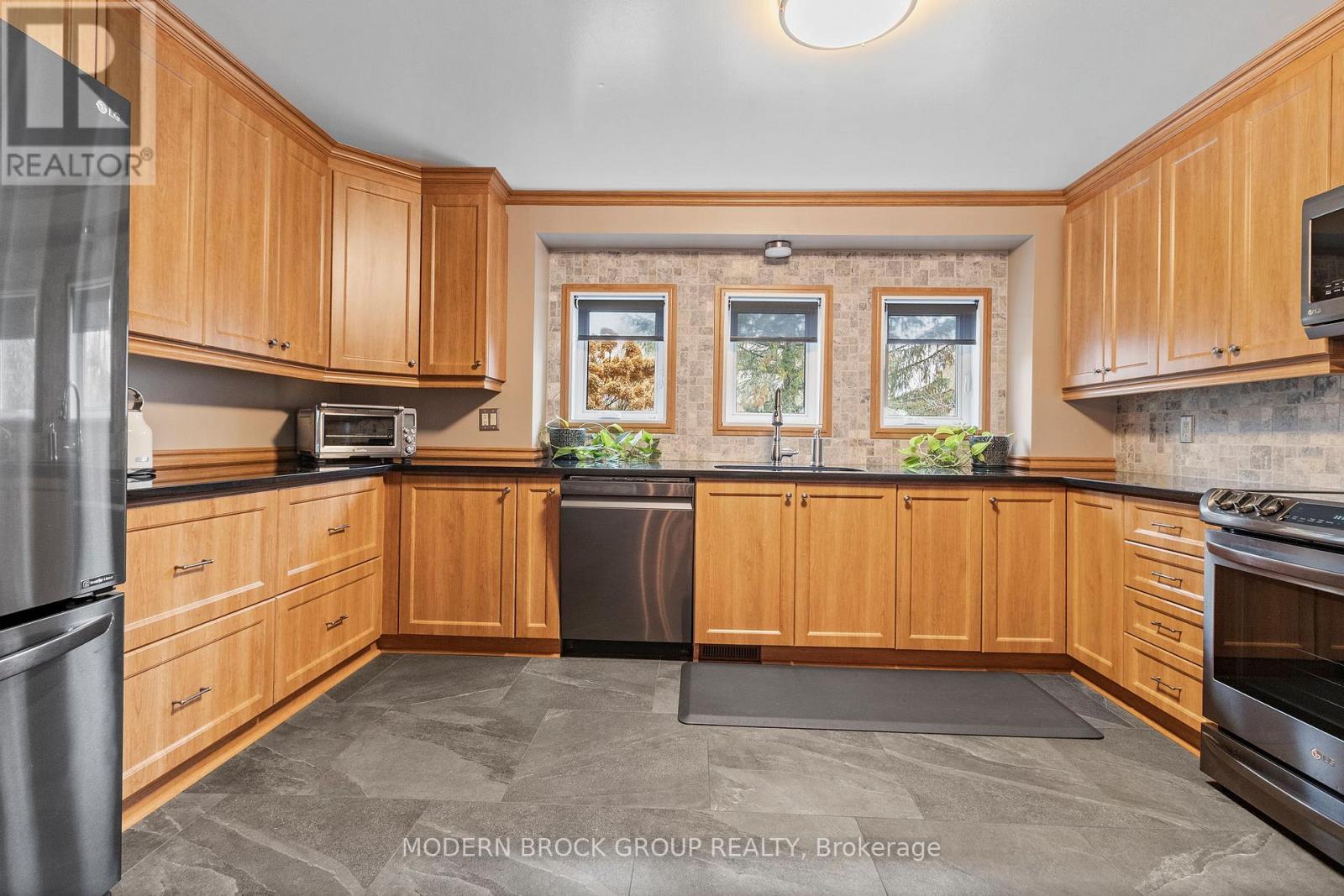 1329 South Gower Drive, North Grenville, Ontario  K0G 1J0 - Photo 12 - X12616070