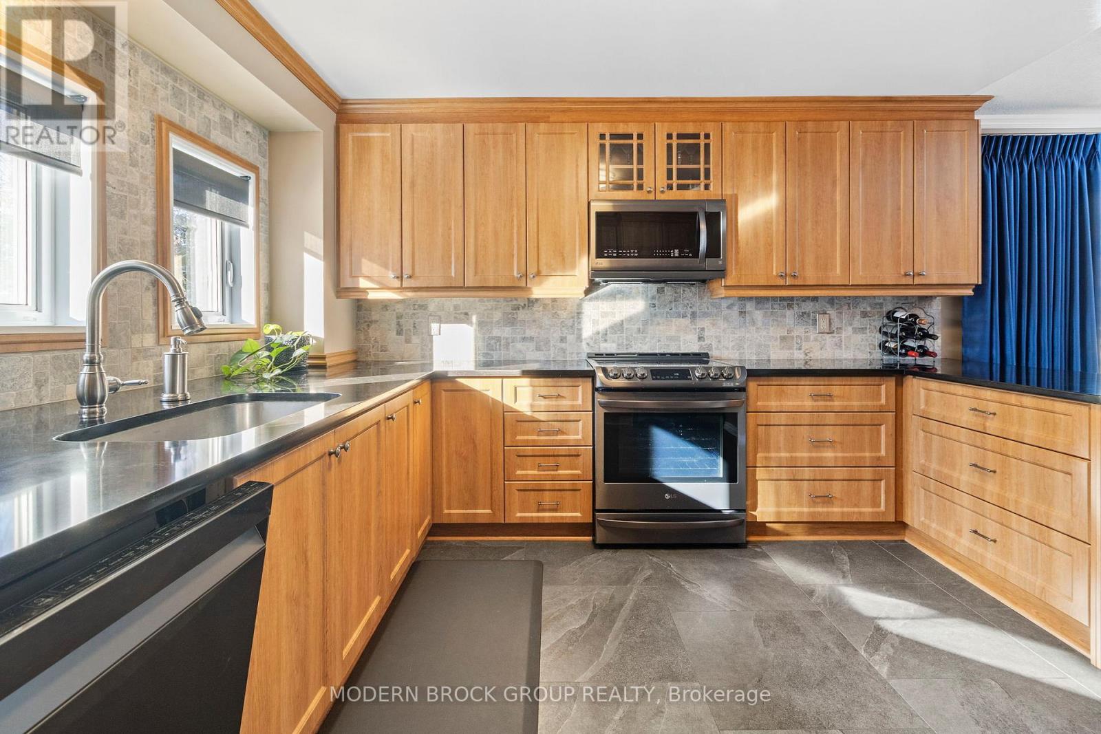 1329 South Gower Drive, North Grenville, Ontario  K0G 1J0 - Photo 13 - X12616070