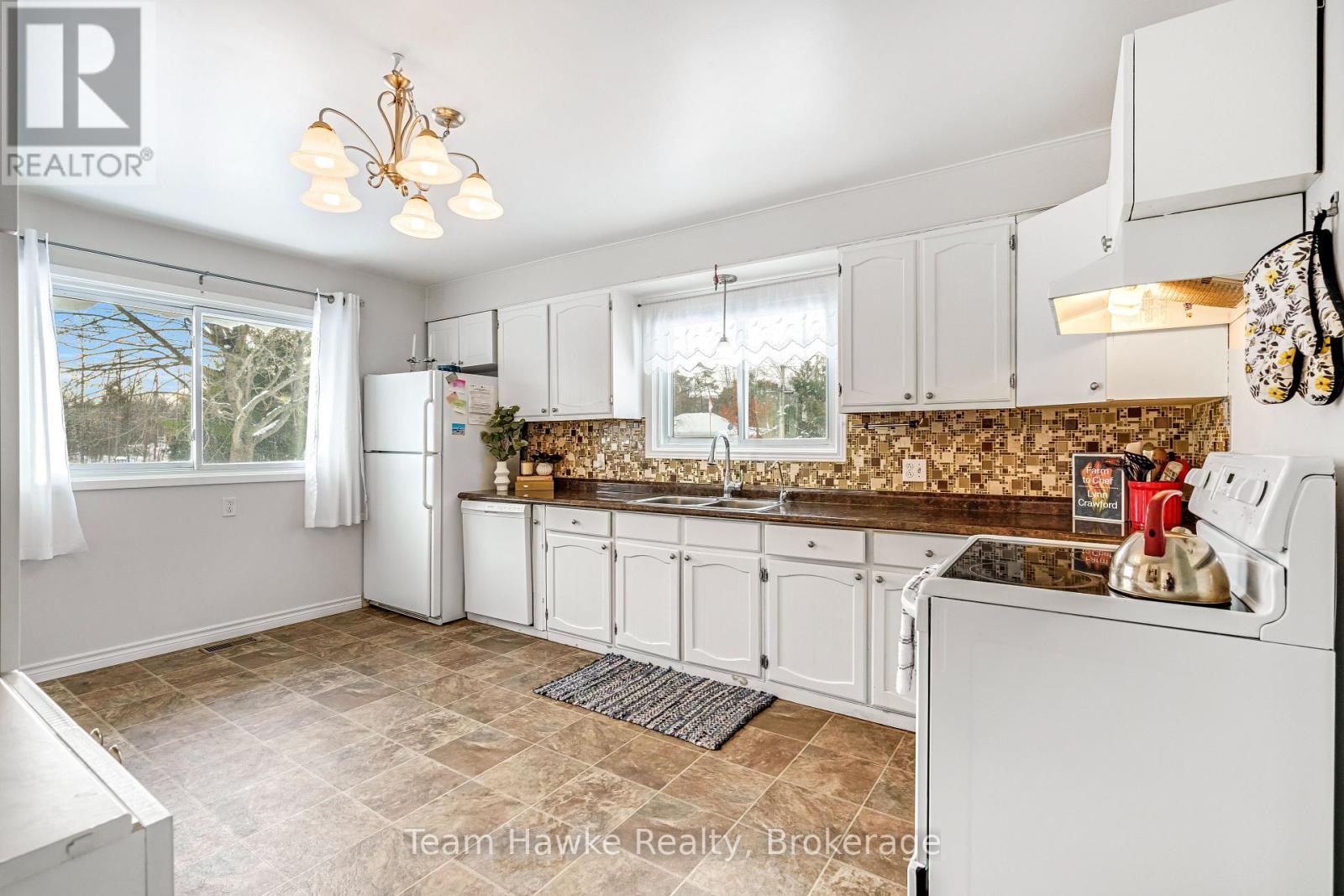 264 Kingfisher Avenue, Tay, Ontario L0K 1R0 - Photo 12 - S12616096