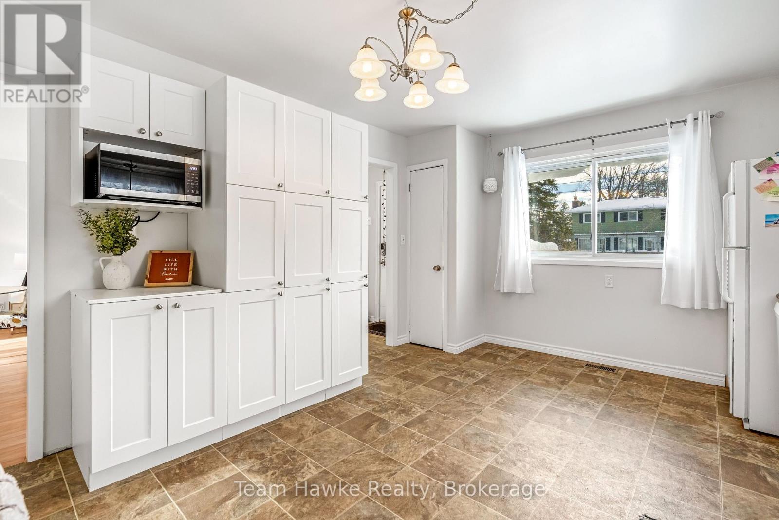 264 Kingfisher Avenue, Tay, Ontario L0K 1R0 - Photo 14 - S12616096