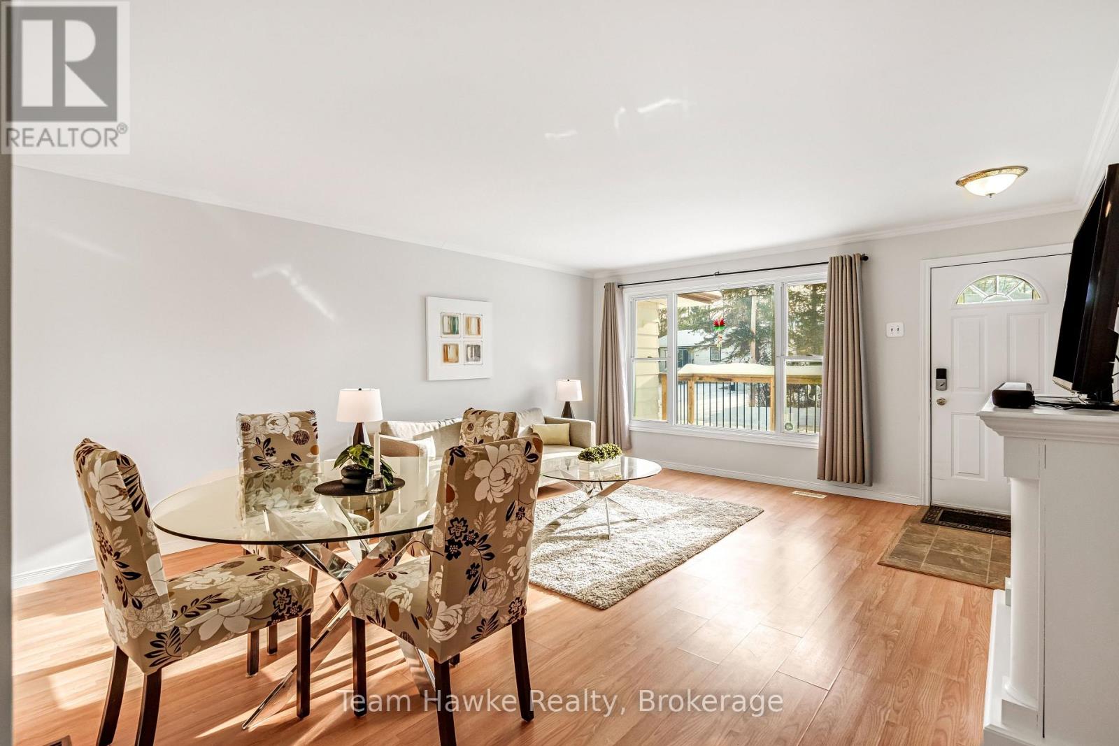 264 Kingfisher Avenue, Tay, Ontario L0K 1R0 - Photo 9 - S12616096