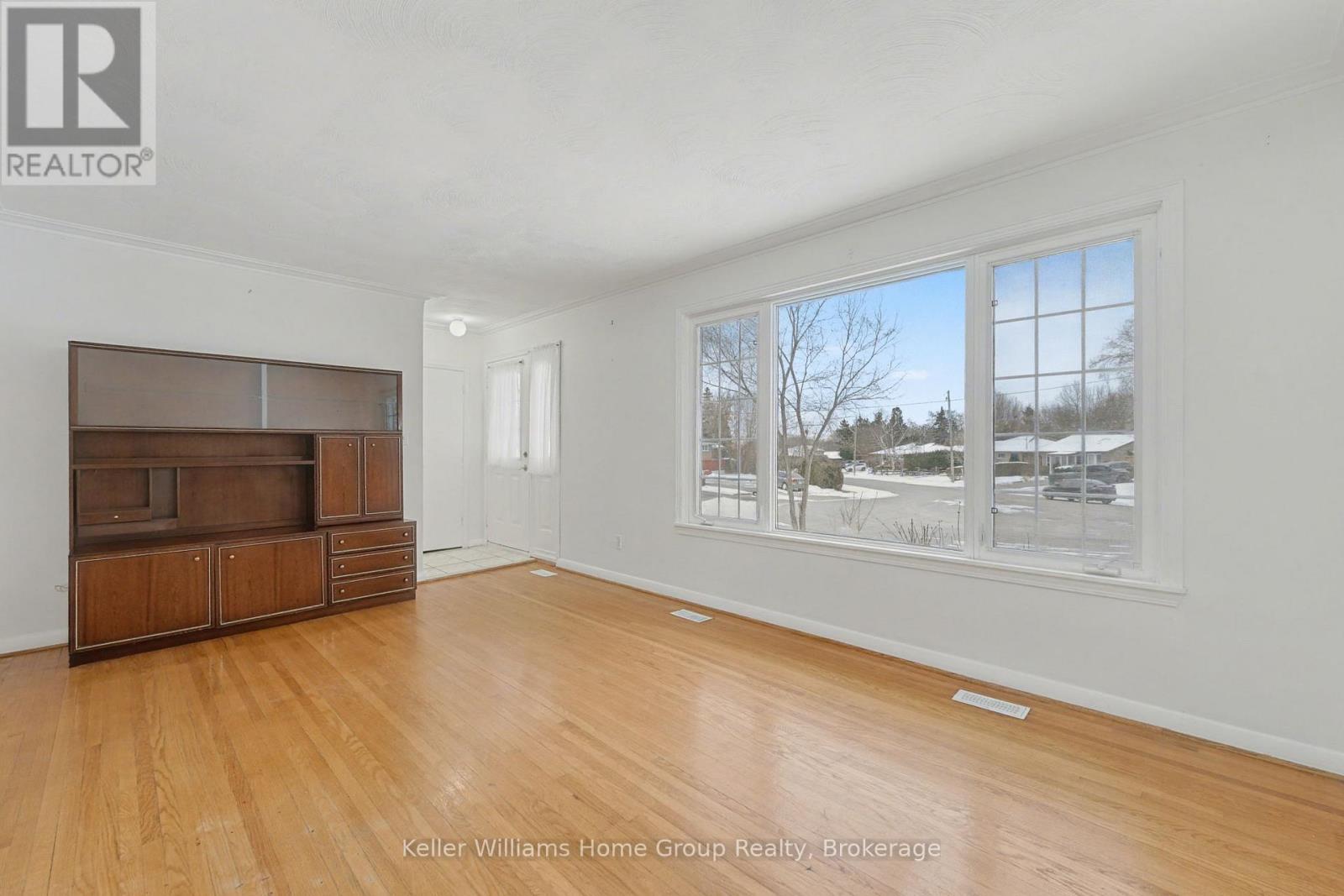 18 Gower Court, Halton Hills, Ontario L7G 4L5 - Photo 11 - W12616118