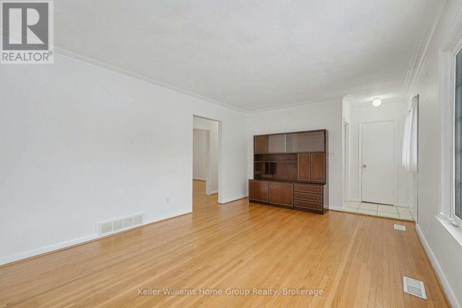 18 Gower Court, Halton Hills, Ontario L7G 4L5 - Photo 12 - W12616118