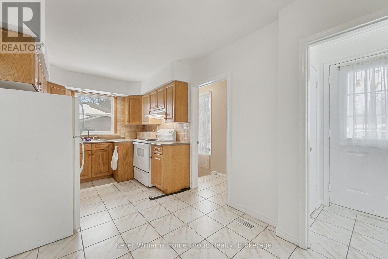 18 Gower Court, Halton Hills, Ontario L7G 4L5 - Photo 16 - W12616118