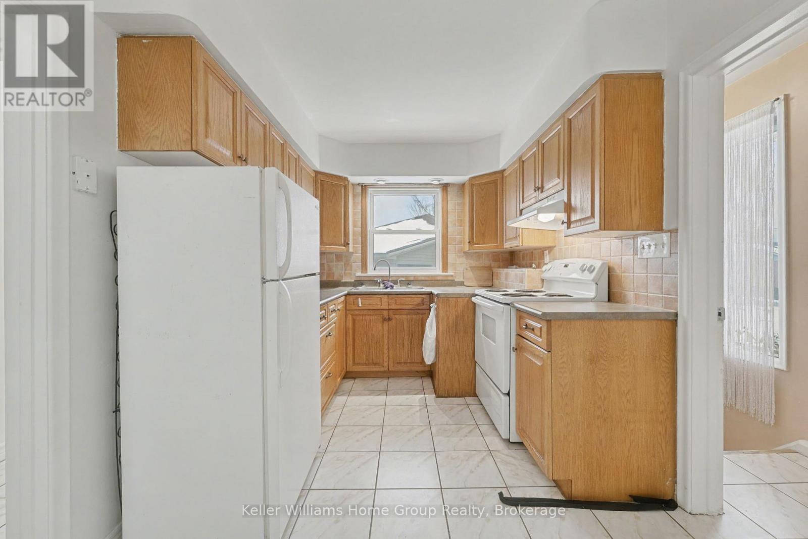 18 Gower Court, Halton Hills, Ontario L7G 4L5 - Photo 18 - W12616118