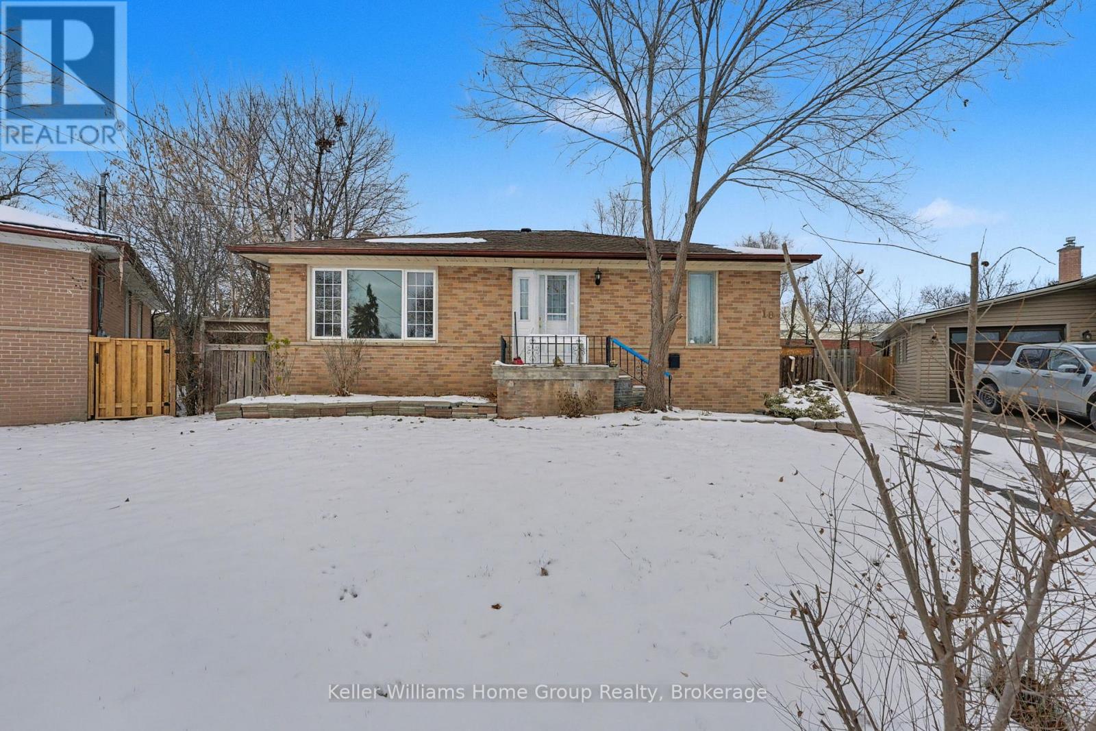 18 Gower Court, Halton Hills, Ontario L7G 4L5 - Photo 2 - W12616118