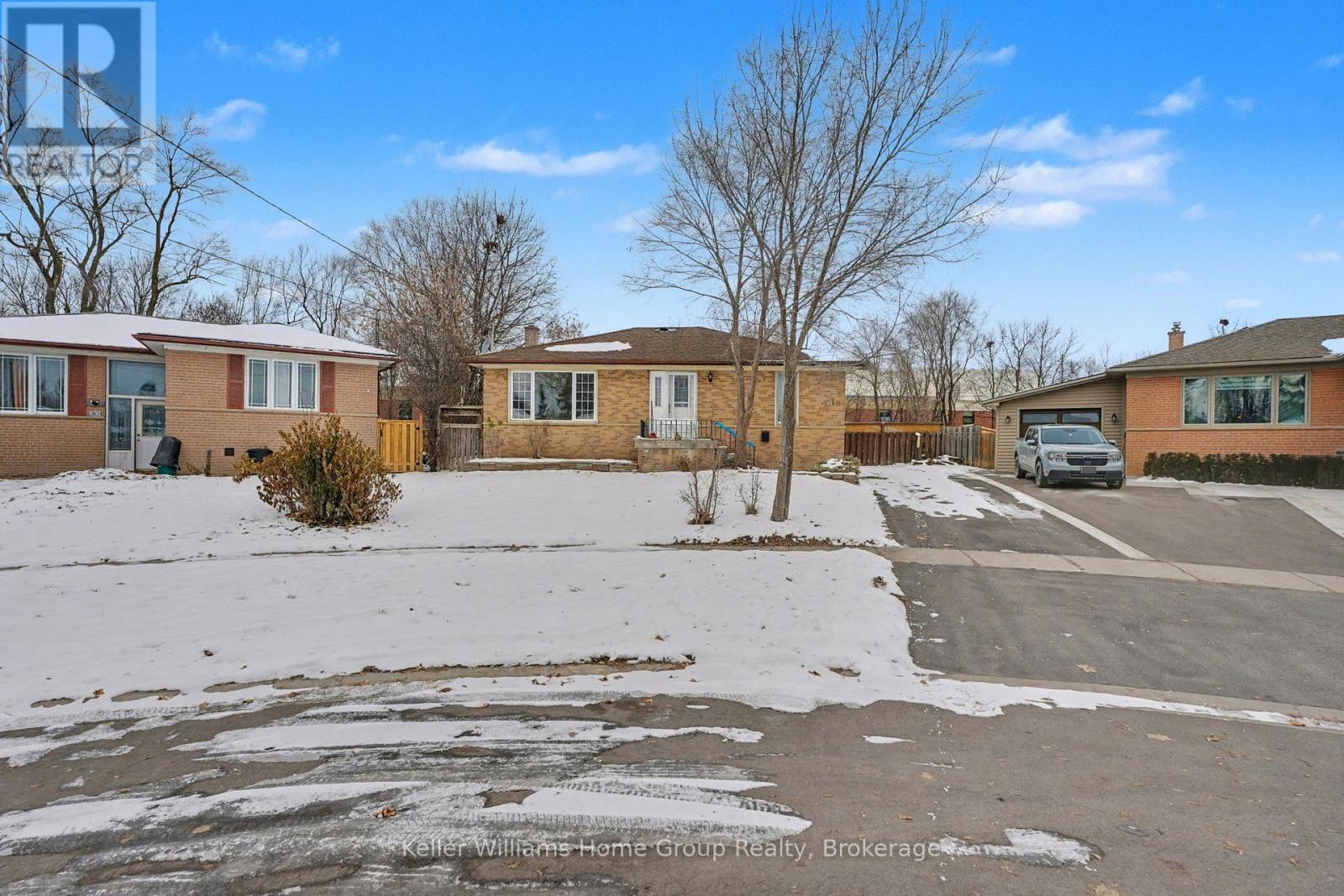 18 Gower Court, Halton Hills, Ontario L7G 4L5 - Photo 3 - W12616118