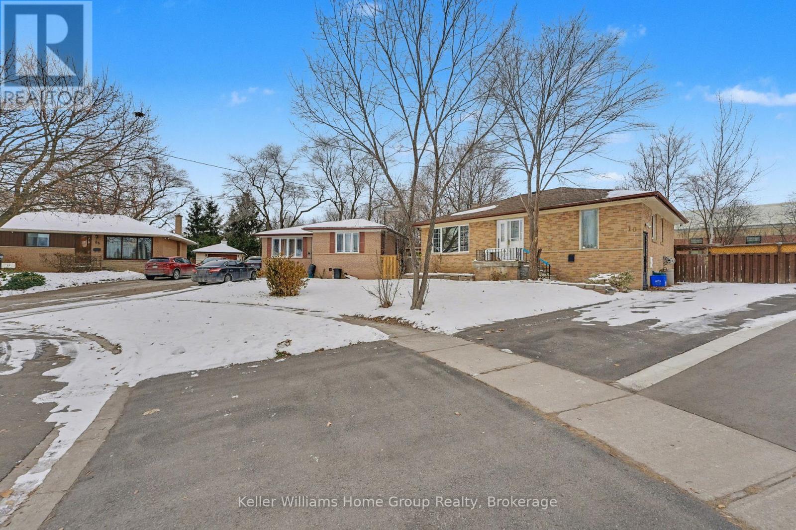 18 Gower Court, Halton Hills, Ontario L7G 4L5 - Photo 8 - W12616118