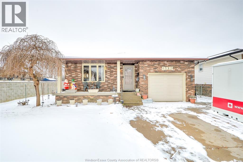 MLS# 25031512: 1582 ROSATI, LaSalle, Canada