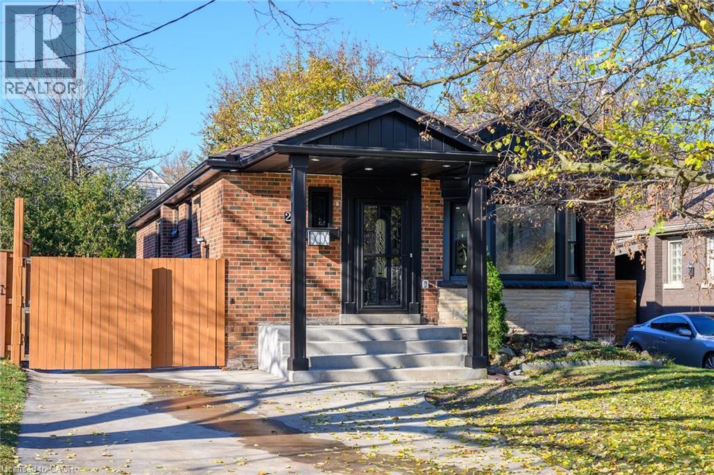 26 MARTIN Road, Hamilton, Ontario