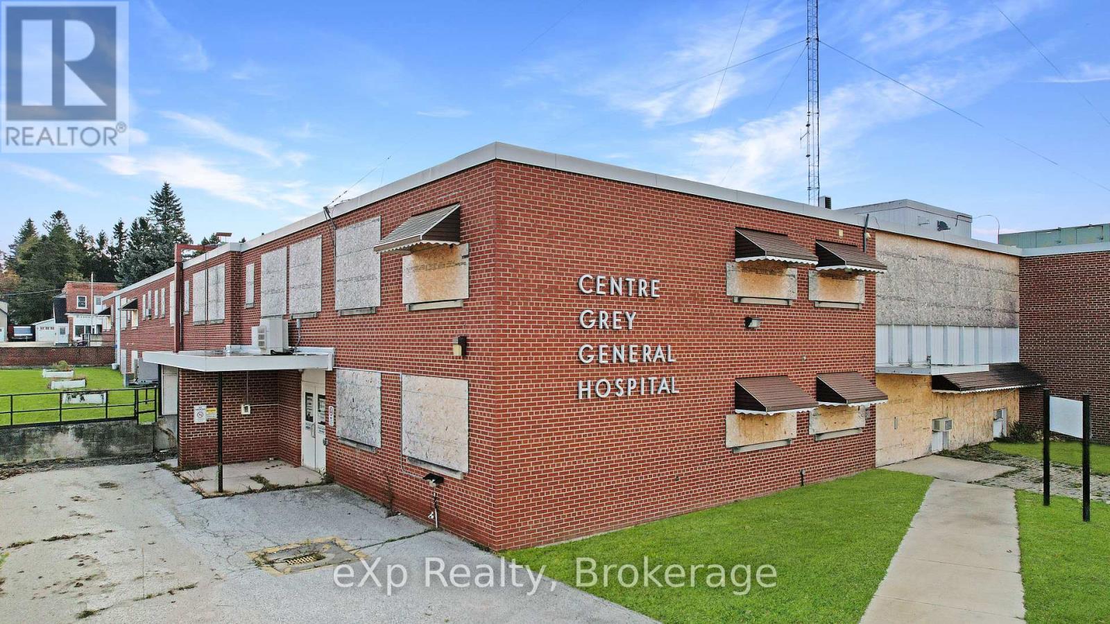 55 Isla Street, Grey Highlands, Ontario N0C 1H0 - Photo 2 - X12616002