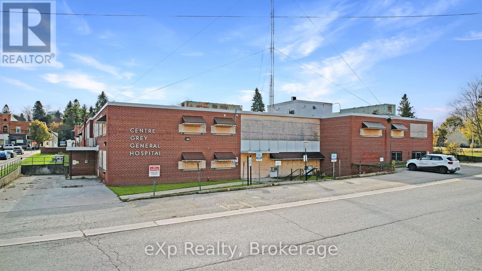 55 Isla Street, Grey Highlands, Ontario N0C 1H0 - Photo 3 - X12616002