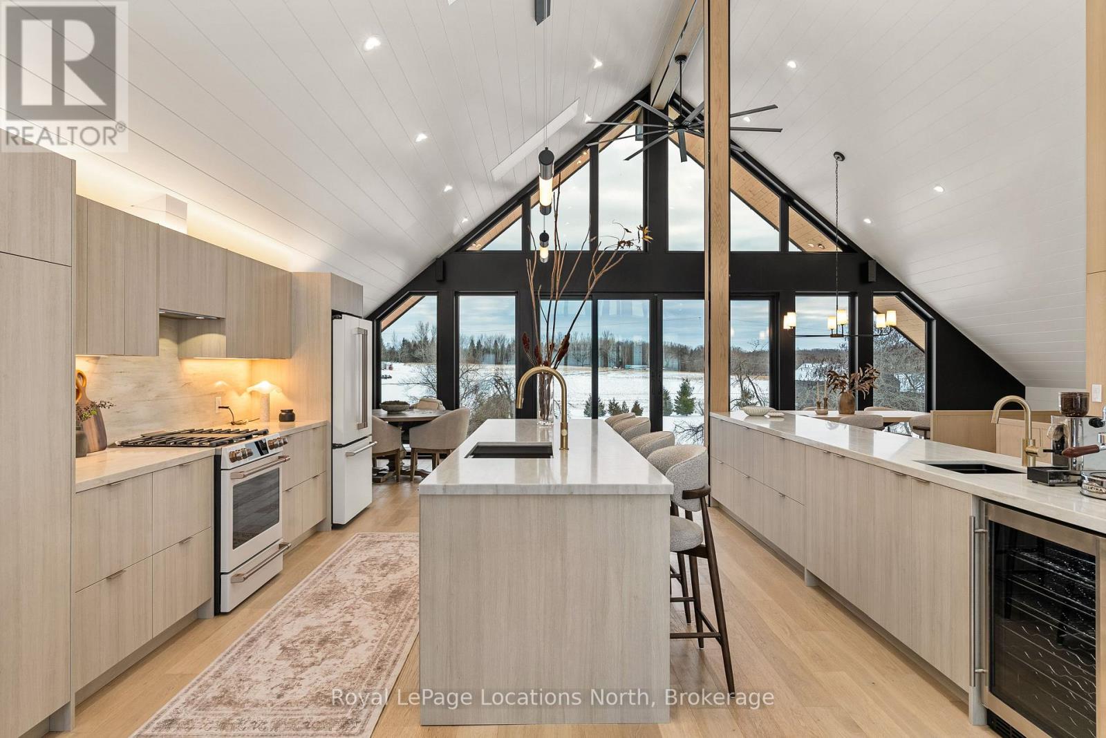 111 Slabtown Road, Blue Mountains, Ontario  N0H 1J0 - Photo 15 - X12616098