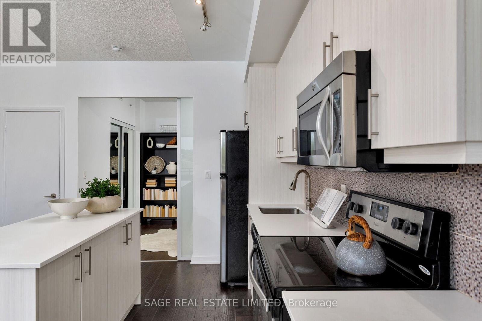 401 - 760 The Queensway, Toronto, Ontario  M8Z 0E1 - Photo 5 - W12578528