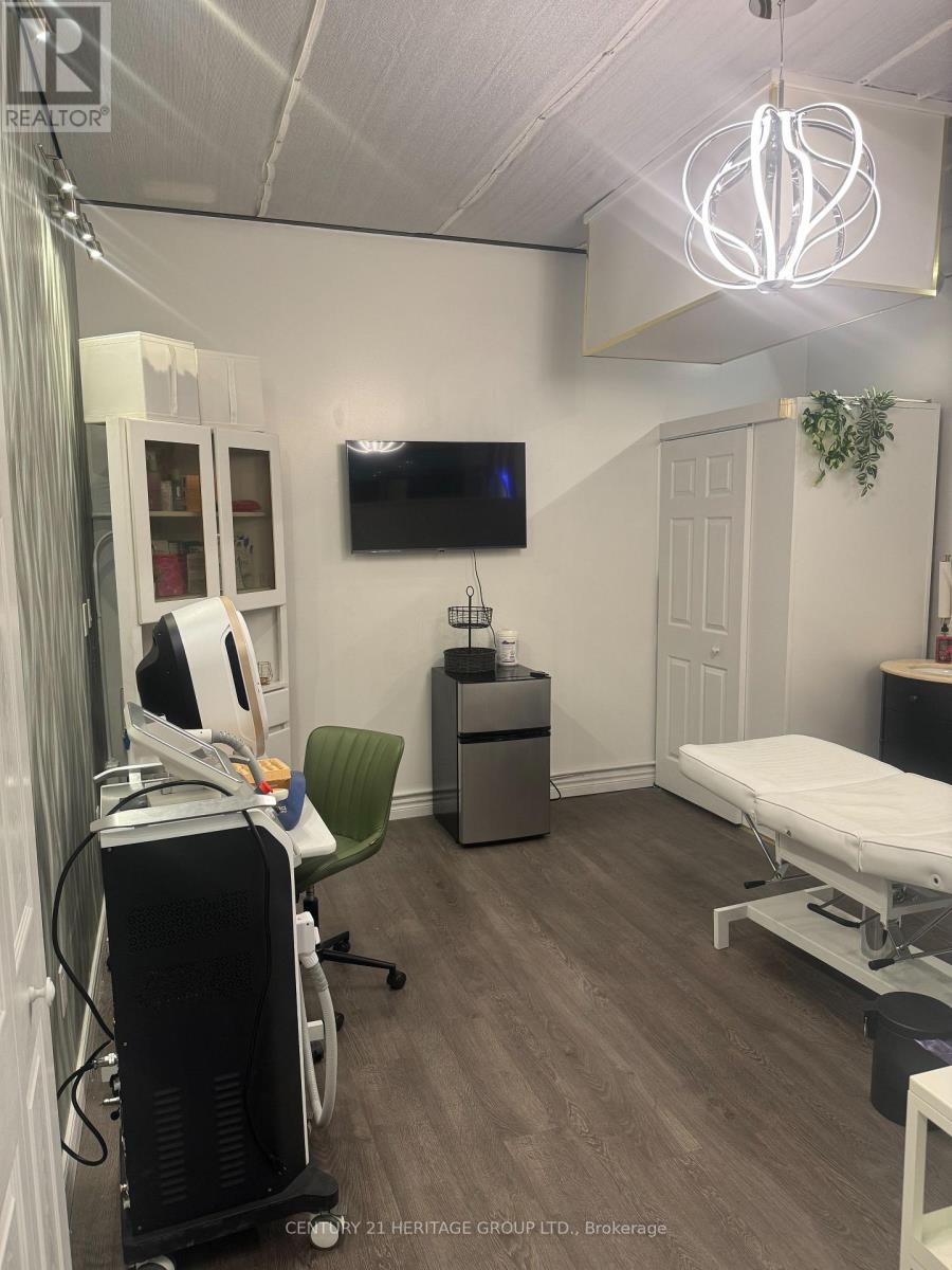 73 - 384 YONGE STREET, Toronto, Ontario