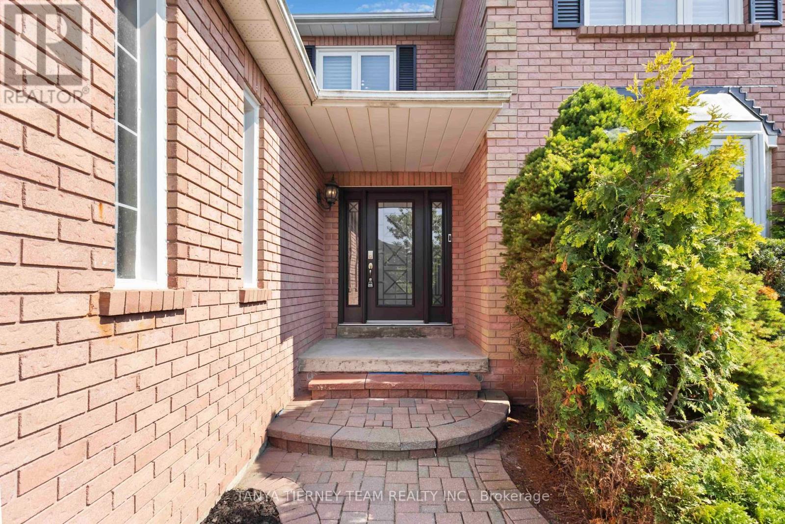 46 Foster Crescent, Whitby, Ontario  L1R 1B9 - Photo 3 - E12615998