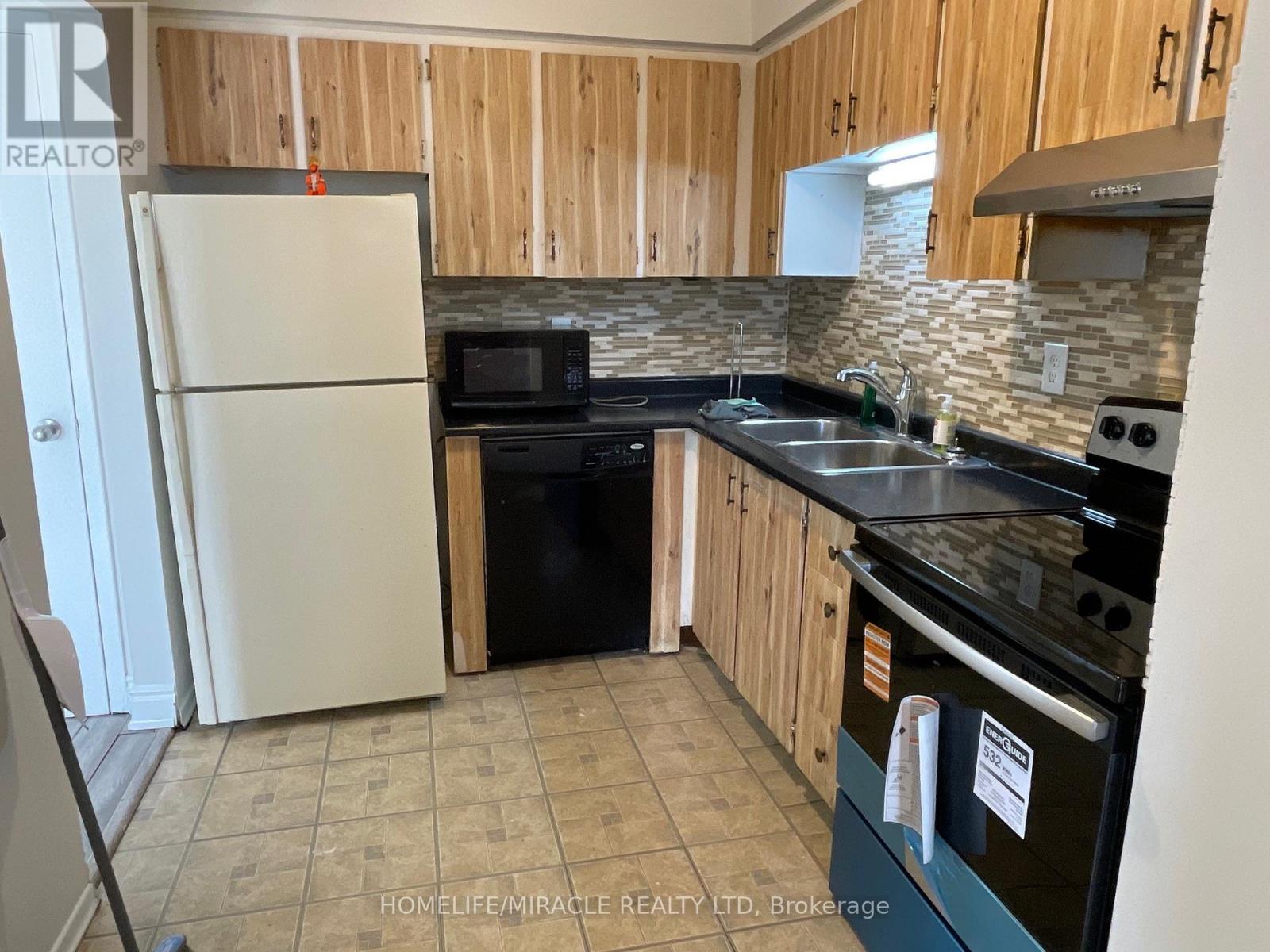 96 Carleton Place, Brampton, Ontario L6T 3Z4 - Photo 7 - W12606532